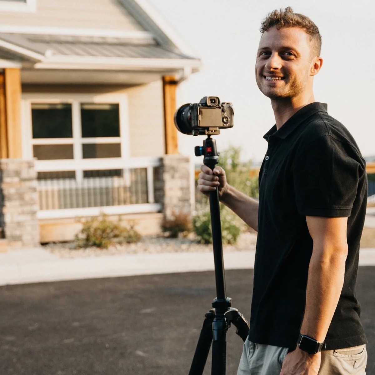 A WMH photographer on a Branson short-term rental shoot